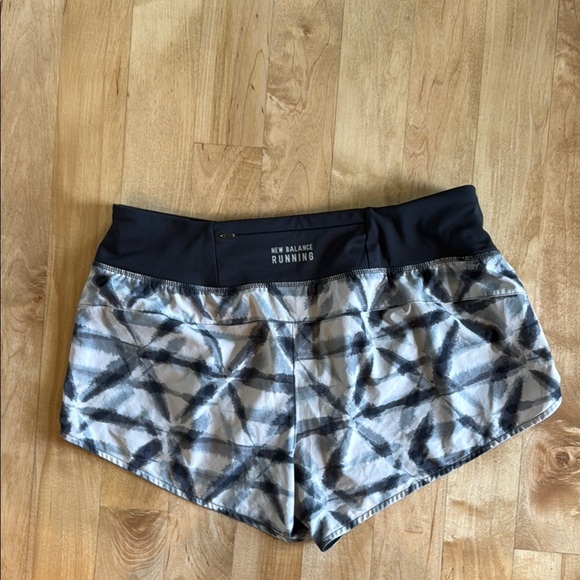 New‎ Balance Running Athletic Shorts - Black Gray - Medium - Picture 4 of 6